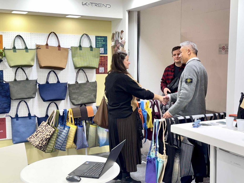 K-Trend Footwear Stands Out at Expo Riva Schuh 2025 with OIVIO FIT and Obitz Knits Bags.